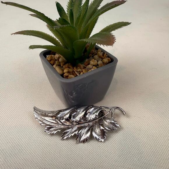 Vintage Estate Silver Tone Folded Leaf Brooch Textured Finish Pin Closure - Picture 13 of 16